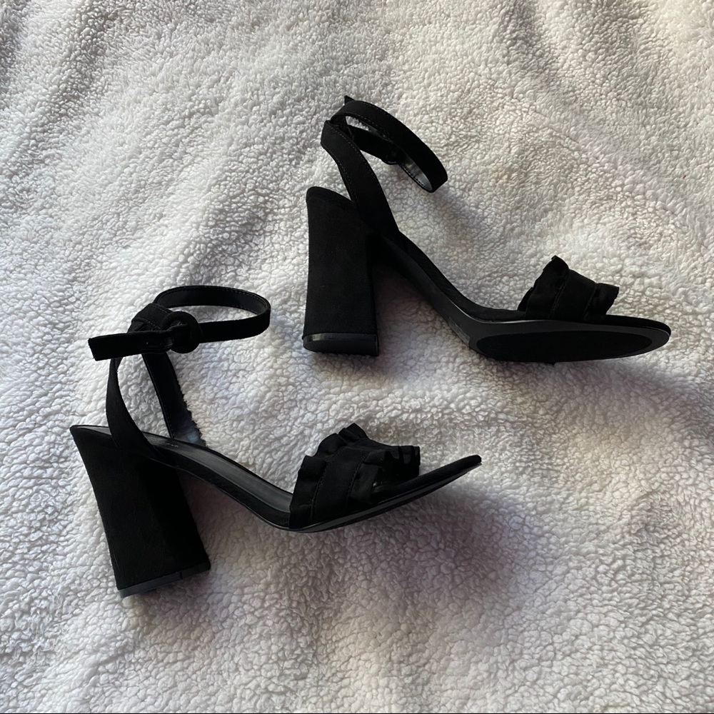 🪲 Fashion nova black heels